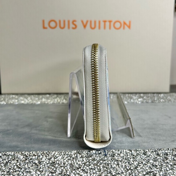 Louis Vuitton By The Pool On The Go MM Tote and Zippy Wallet Lagoon Blue Set - Picture 12 of 16